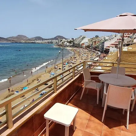 Isamaría Terraza Y Piscina En La Playa