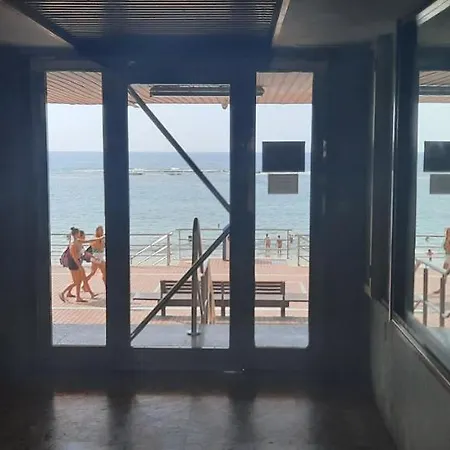 Isamaría Terraza Y Piscina En La Playa * Las Palmas de Gran Canaria
